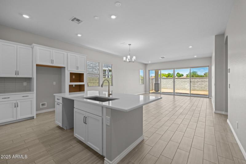 12)KITCHEN