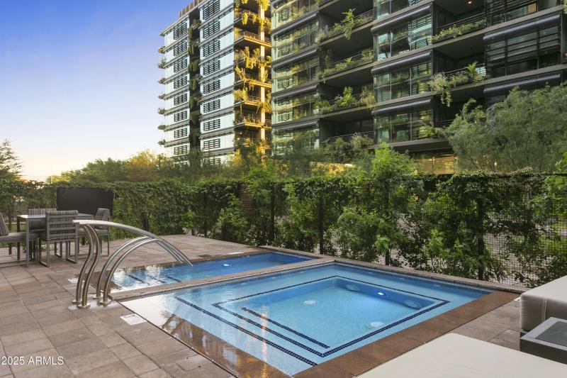 round Level Spa & Cold Plunge