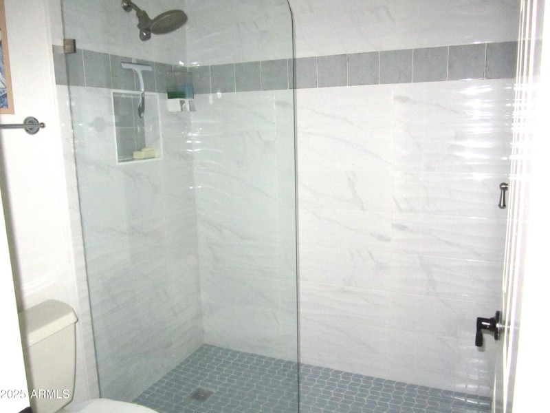3 325 WALK IN SHOWER