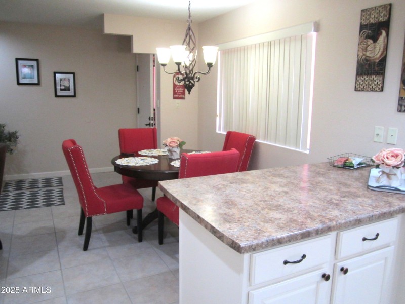 3 325 DINING ROOM