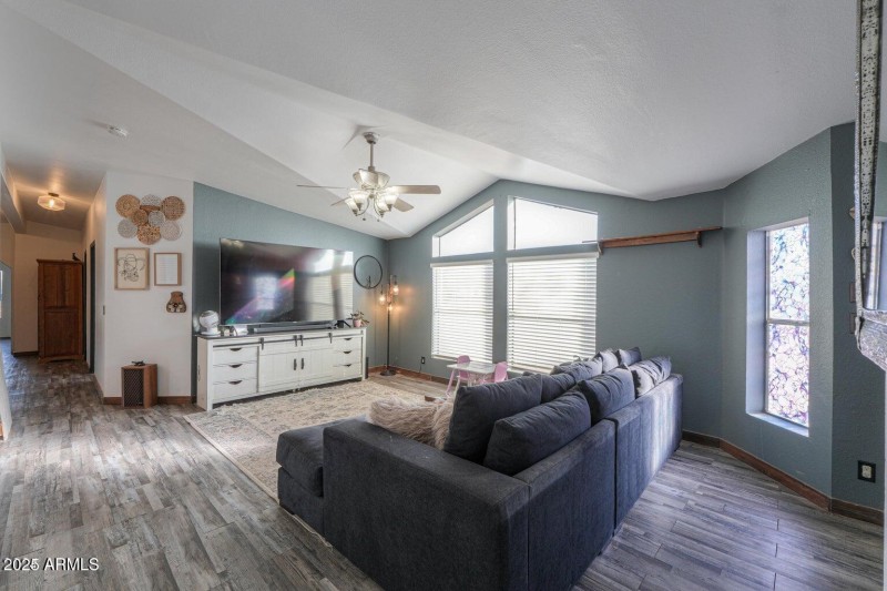 20241203054436710951000000-o