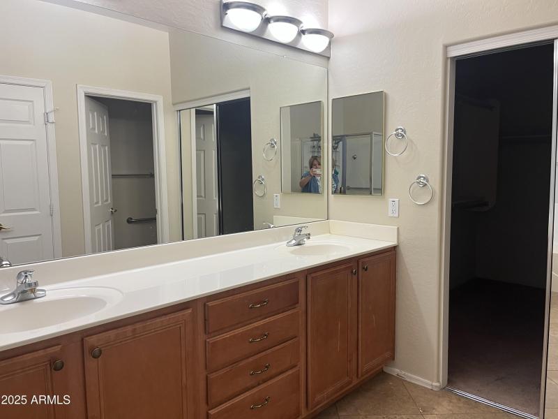 1535 Viola Master Bathroom.