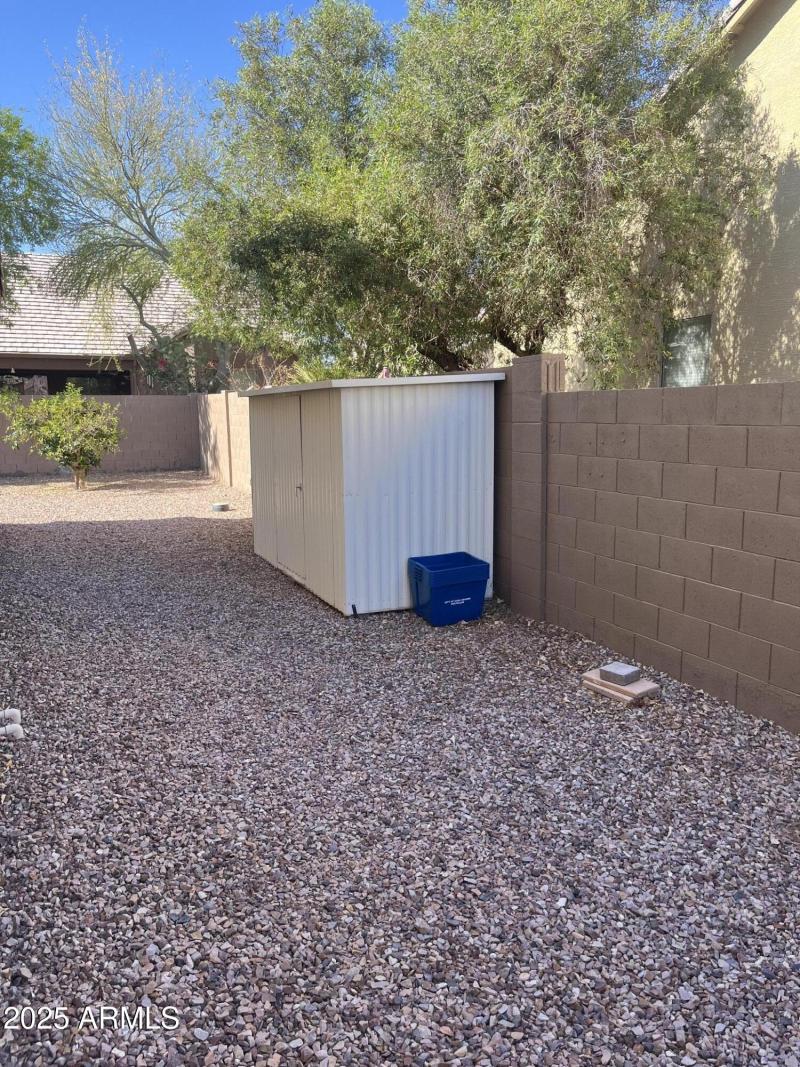 1535 Viola Side yard