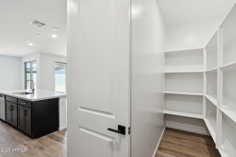 32-web-or-mls-W Cheryl Dr-1405-032