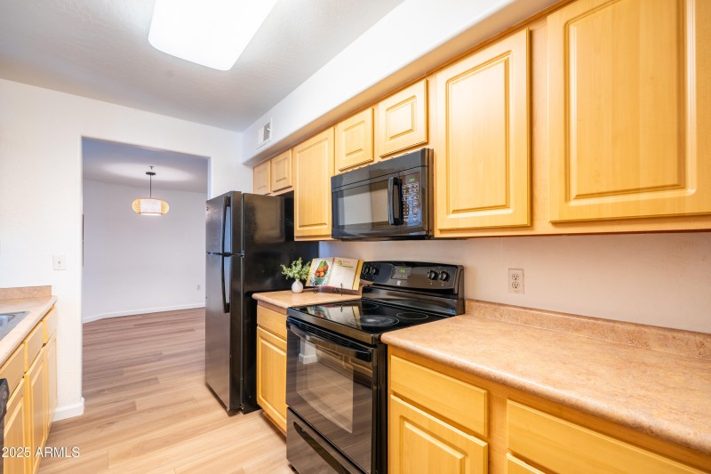 kitchen - all appliances stay