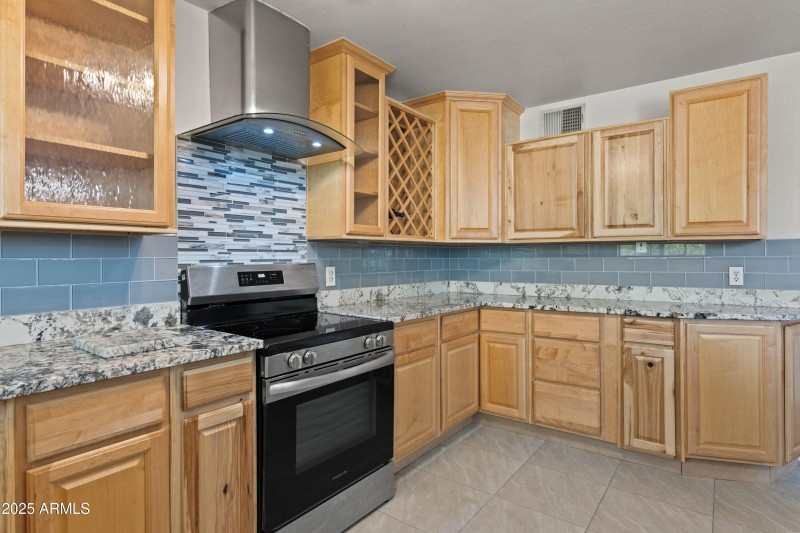 10-5802 N 61st Dr-10