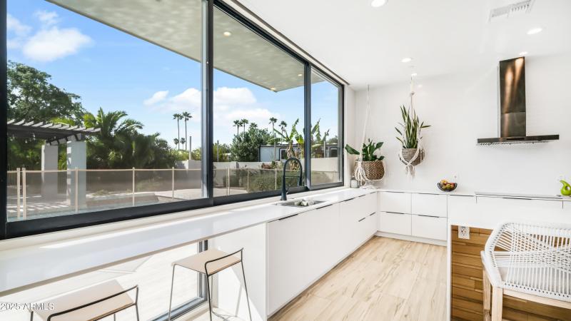 7417 E Paradise Dr - 5