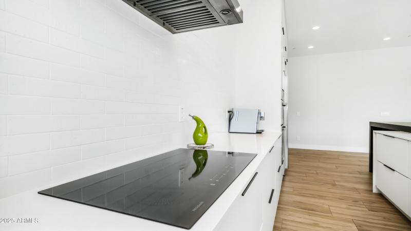 7417 E Paradise Dr - 10