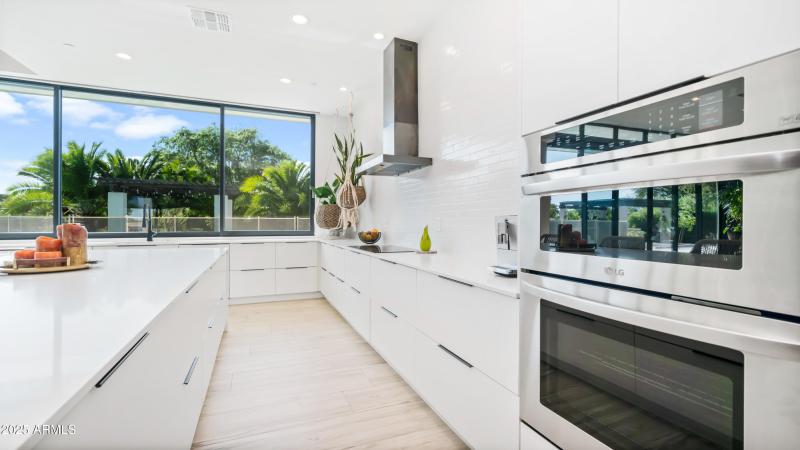 7417 E Paradise Dr - 12