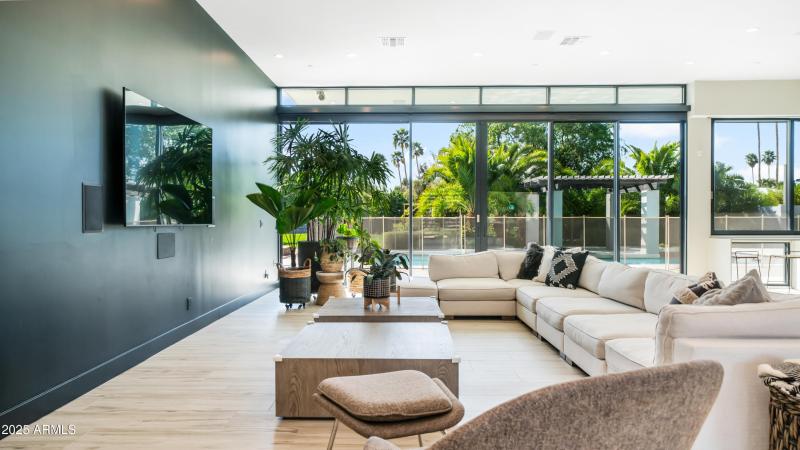 7417 E Paradise Dr - 15