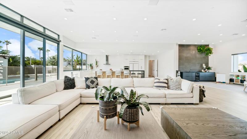 7417 E Paradise Dr - 17