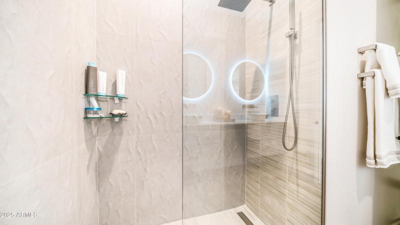 7417 E Paradise Dr - 24