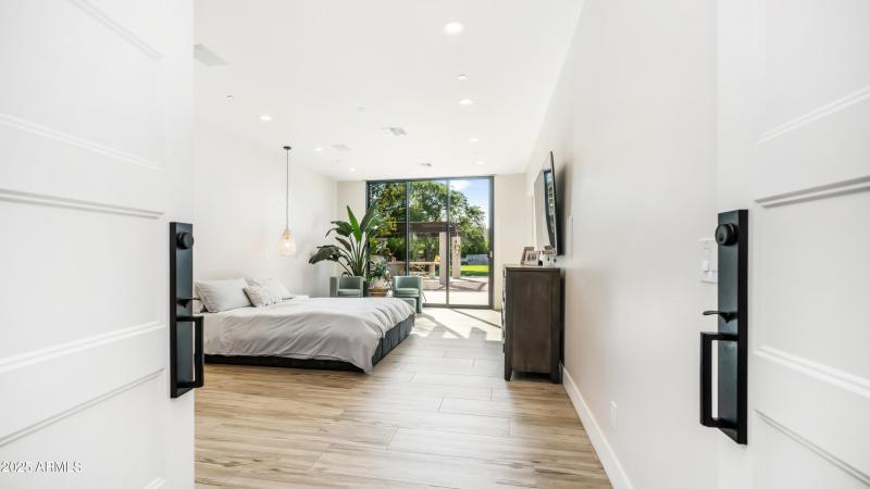 7417 E Paradise Dr - 27