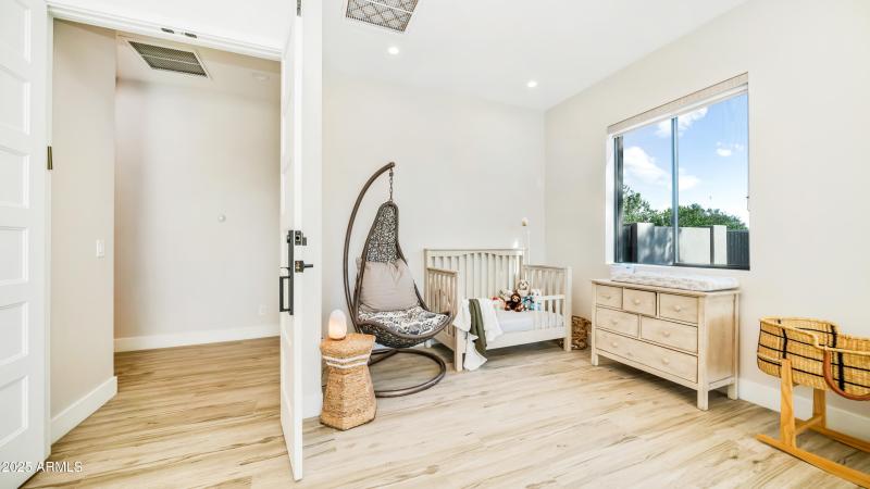 7417 E Paradise Dr - 29