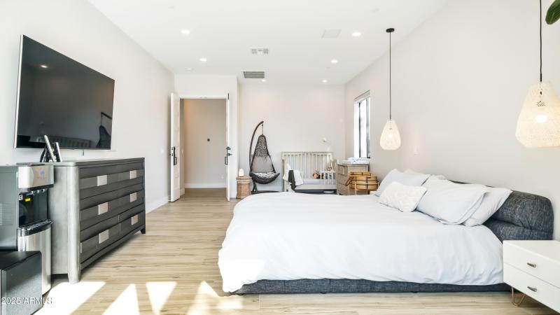 7417 E Paradise Dr - 32