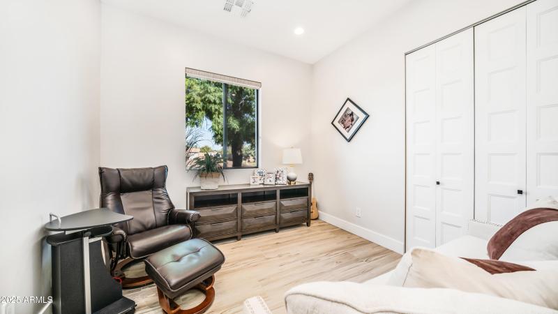 7417 E Paradise Dr - 42