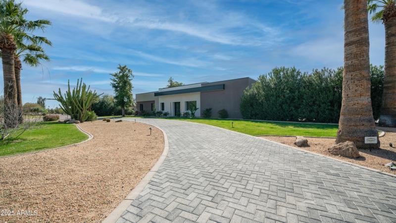 7417 E Paradise Dr Exterior Photos-1