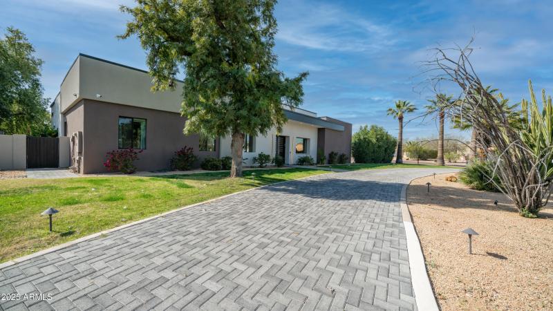 7417 E Paradise Dr Exterior Photos-3