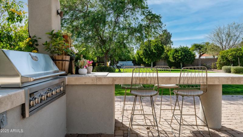 7417 E Paradise Dr Exterior Photos-14