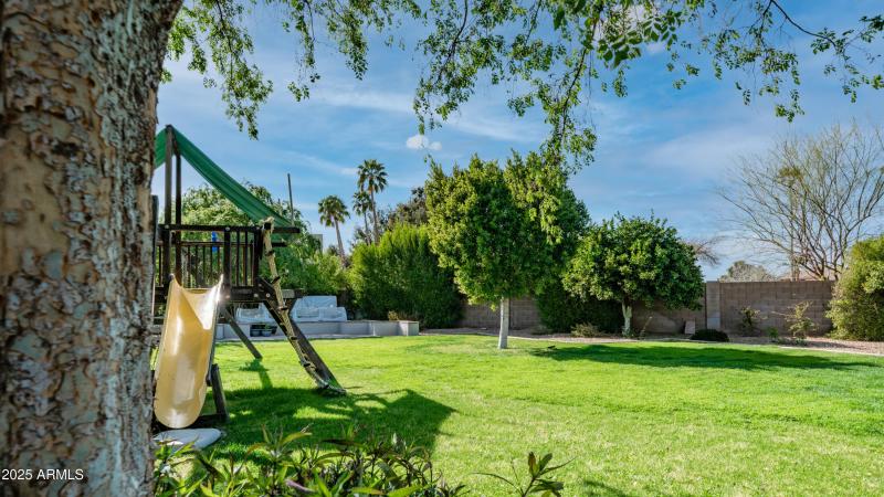 7417 E Paradise Dr Exterior Photos-17