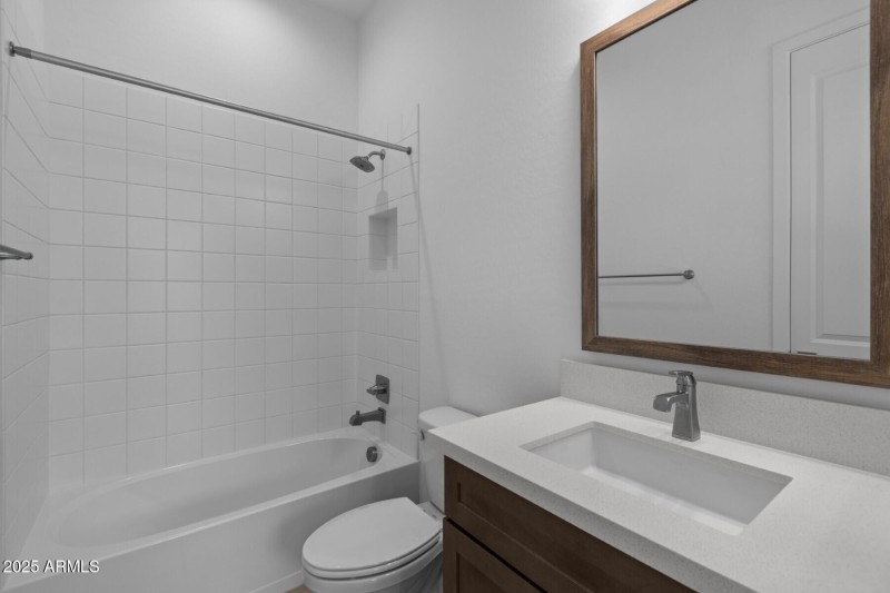 L425-HDR011