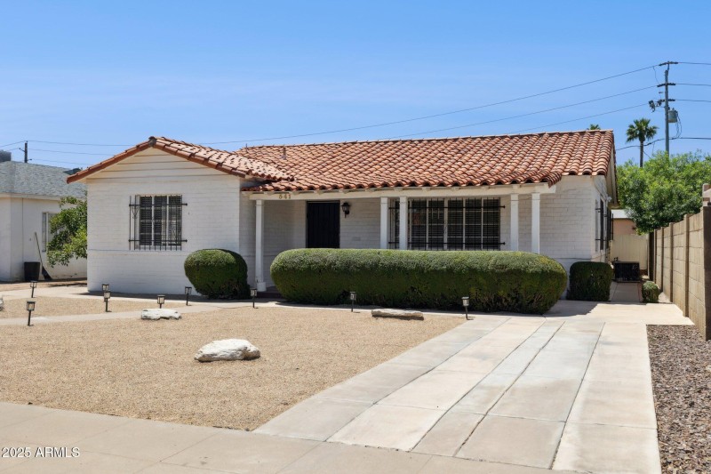 Charming Coverd Front Patio