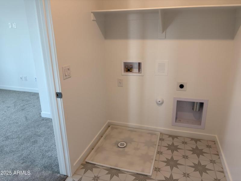 CP30 Lot 148 - Laundry