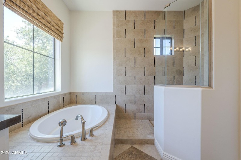 035_Primary Bathroom