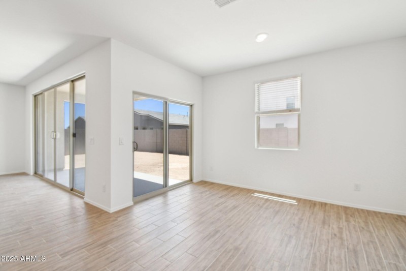 5-web-or-mls-W Mellen Ln-2005-005