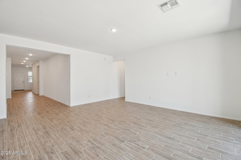 6-web-or-mls-W Mellen Ln-2005-006