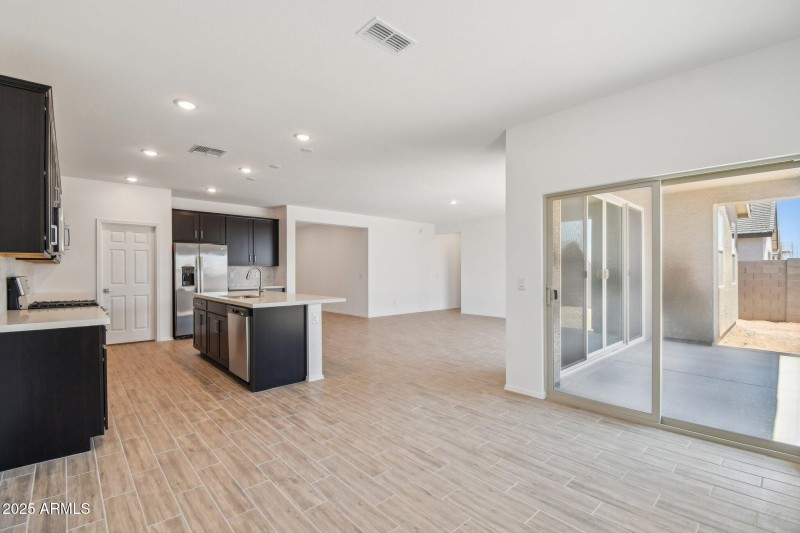 9-web-or-mls-W Mellen Ln-2005-009