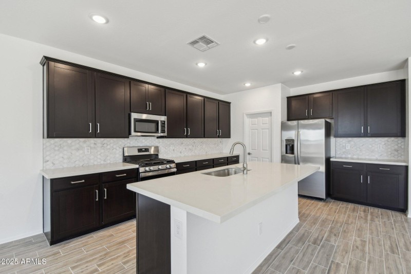 10-web-or-mls-W Mellen Ln-2005-010