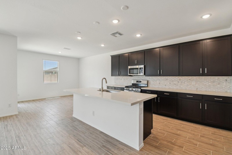 11-web-or-mls-W Mellen Ln-2005-011
