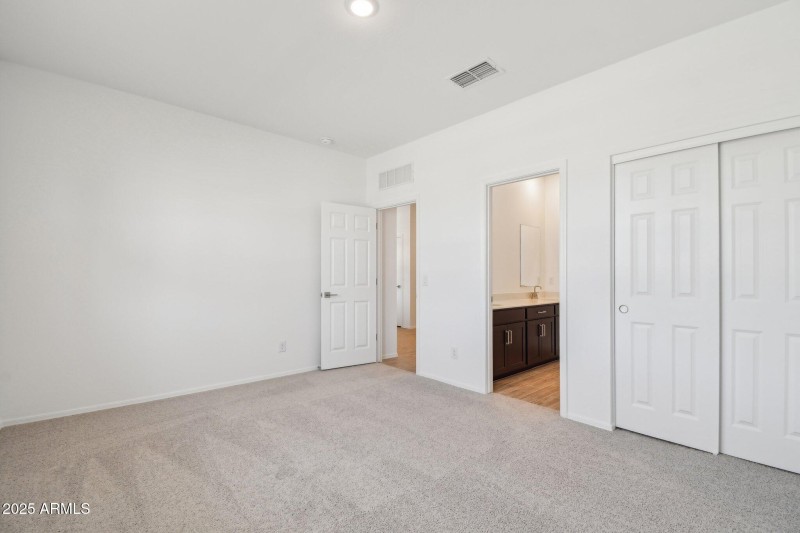 15-web-or-mls-W Mellen Ln-2005-015