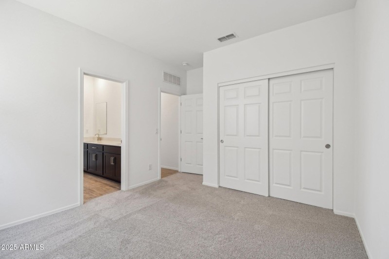 16-web-or-mls-W Mellen Ln-2005-016