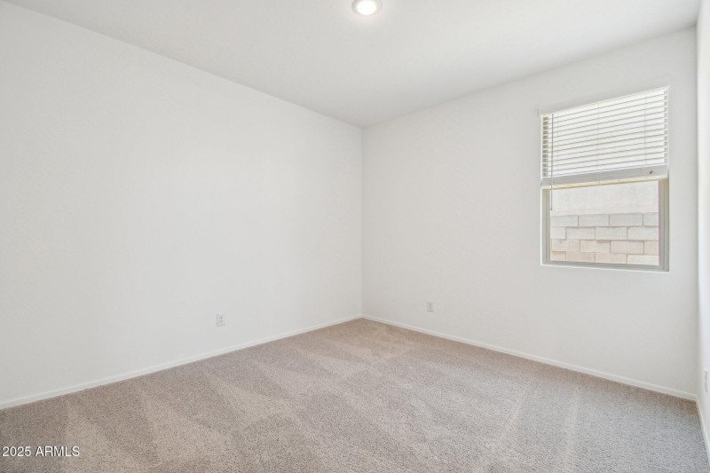 17-web-or-mls-W Mellen Ln-2005-017
