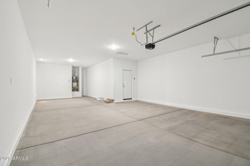 18-web-or-mls-W Mellen Ln-2005-018