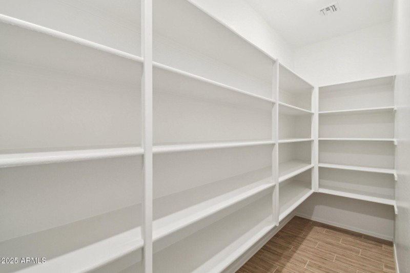 21-web-or-mls-W Mellen Ln-2005-021