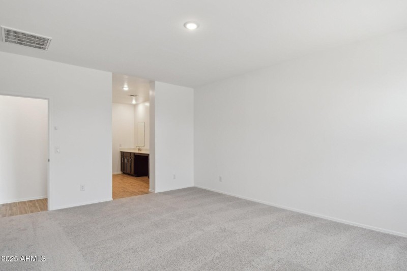 23-web-or-mls-W Mellen Ln-2005-023