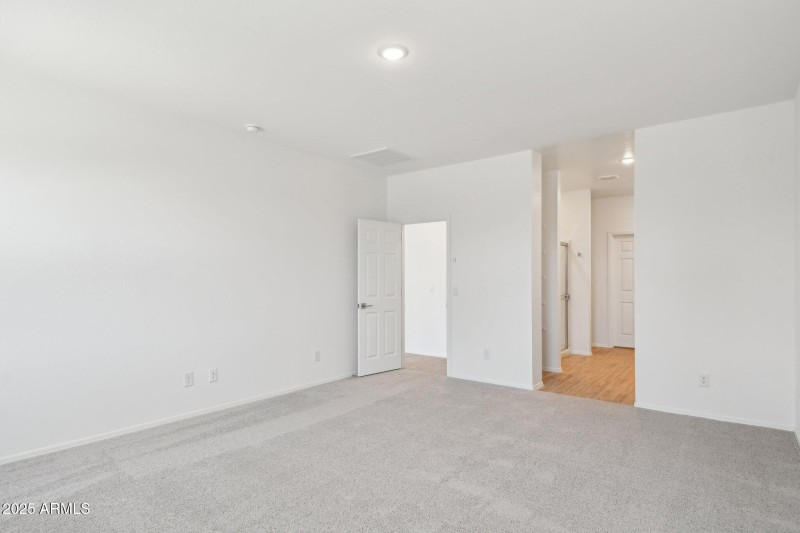 24-web-or-mls-W Mellen Ln-2005-024