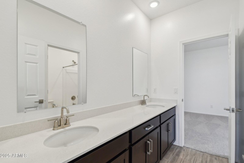 27-web-or-mls-W Mellen Ln-2005-027