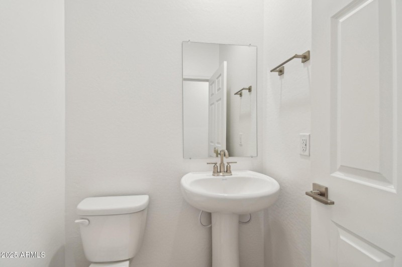 29-web-or-mls-W Mellen Ln-2005-029