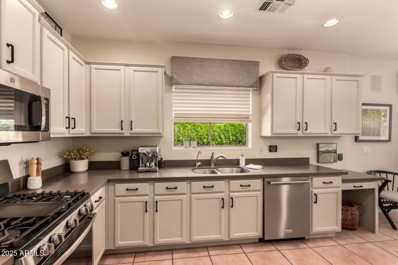 18 - Desert Honeysuckle