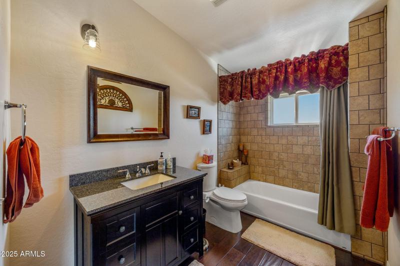 2335VoyagerCir-Overgaard-AZ-33