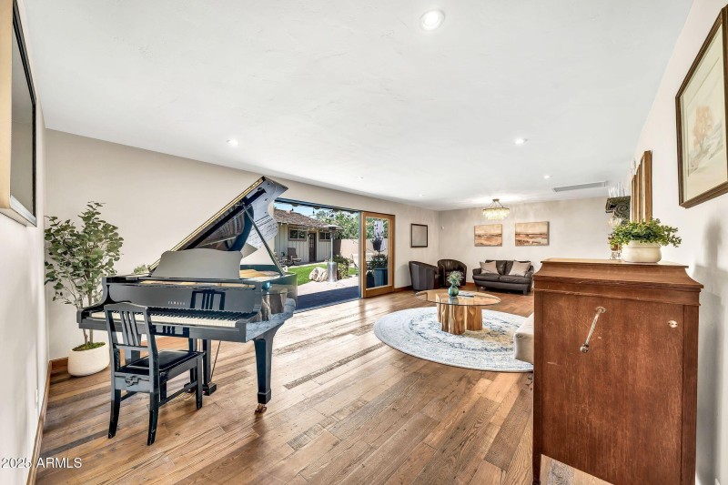 4022 E Stanford Dr-1