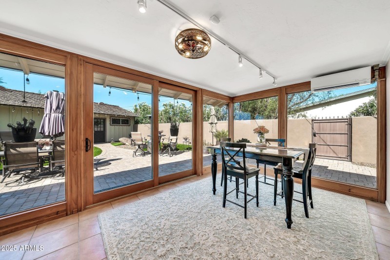 4022 E Stanford Dr-7