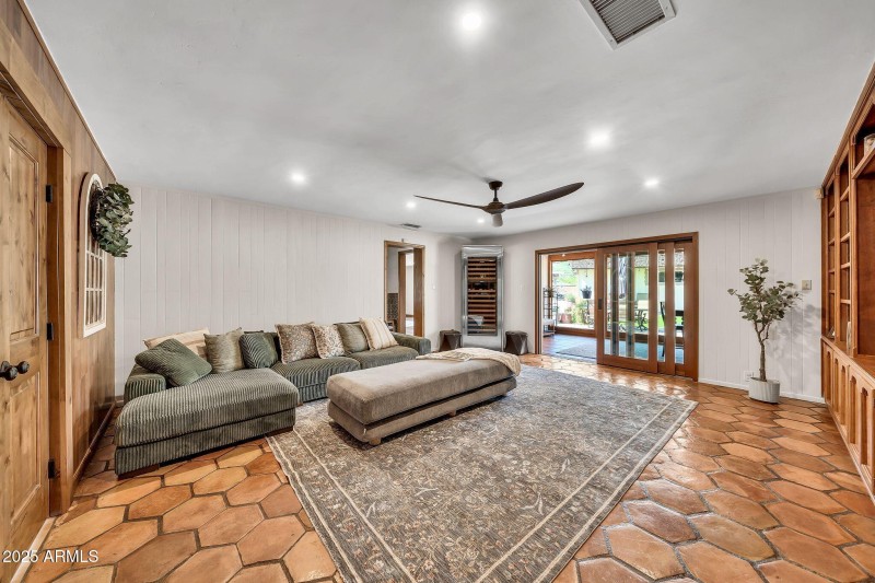 4022 E Stanford Dr-8