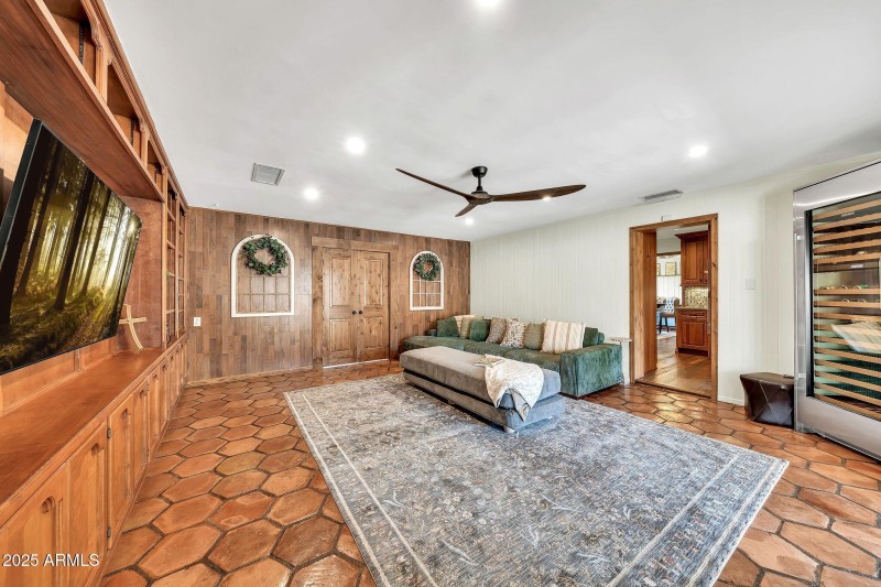 4022 E Stanford Dr-10