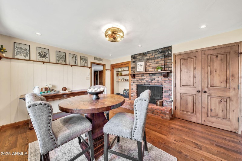 4022 E Stanford Dr-12