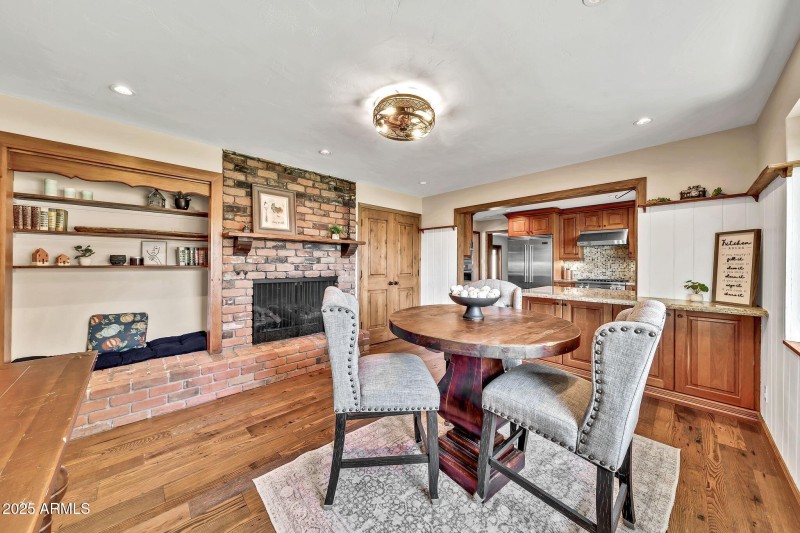 4022 E Stanford Dr-13